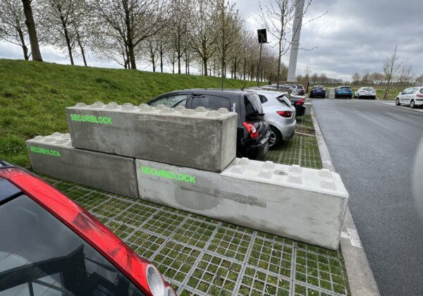 Comment sécuriser avec des blocs béton empilables