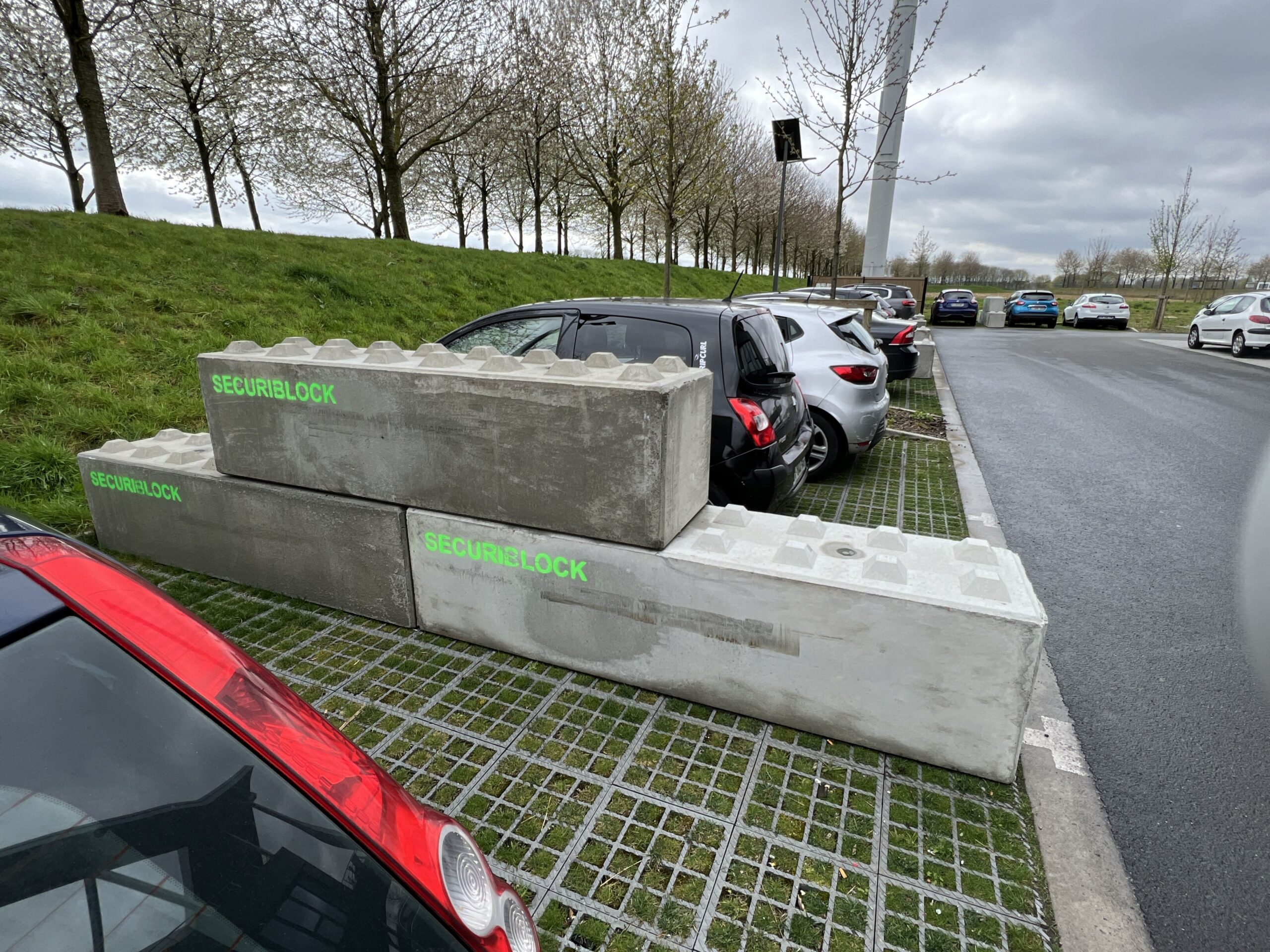 Comment sécuriser avec des blocs béton empilables