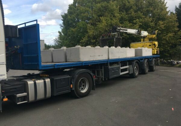 Quels sont les délais d'intervention pour une pose d'urgence de blocs béton ?